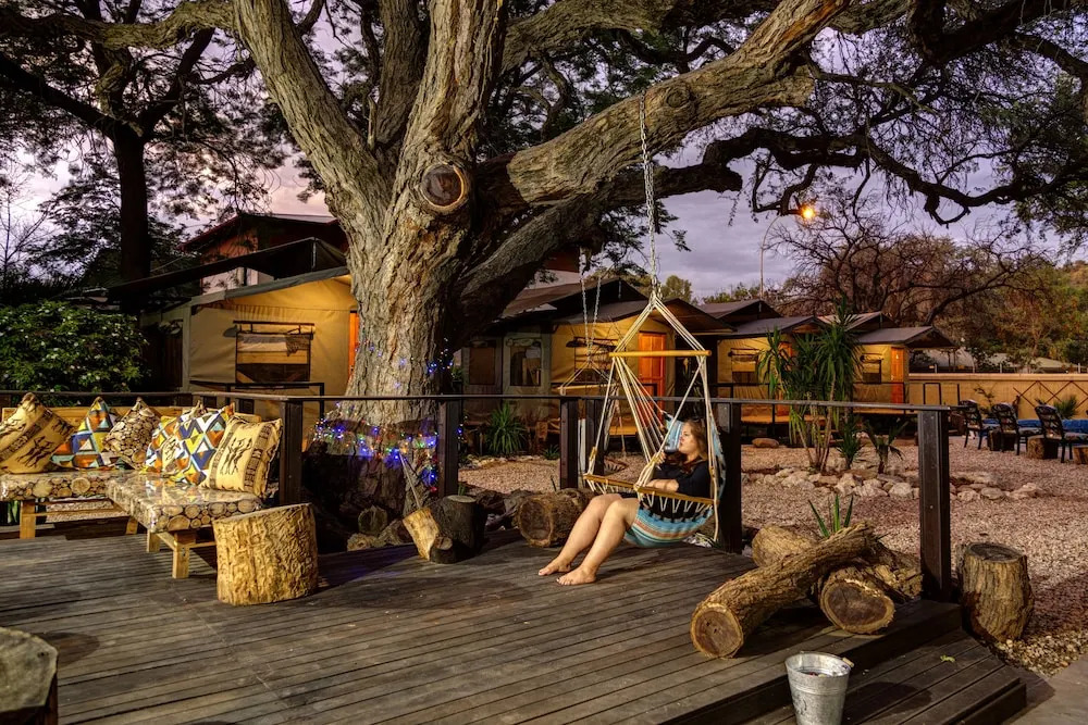 Naankuse Travellers Inn - Hostel