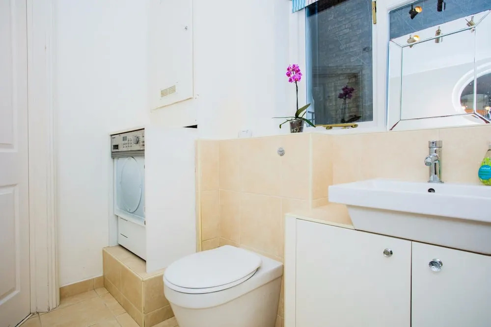 5 Bedroom Home in West London