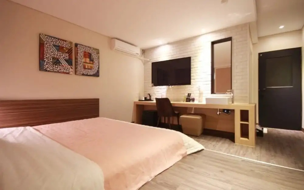 Deokcheon Den Basta Hotel