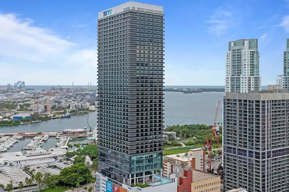 Rumrunner Downtown Pool Gym Full Service Tower