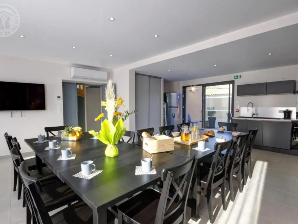 Gîte spacieux avec espace extérieur et jacuzzi à Montchal - FR-1-496-234