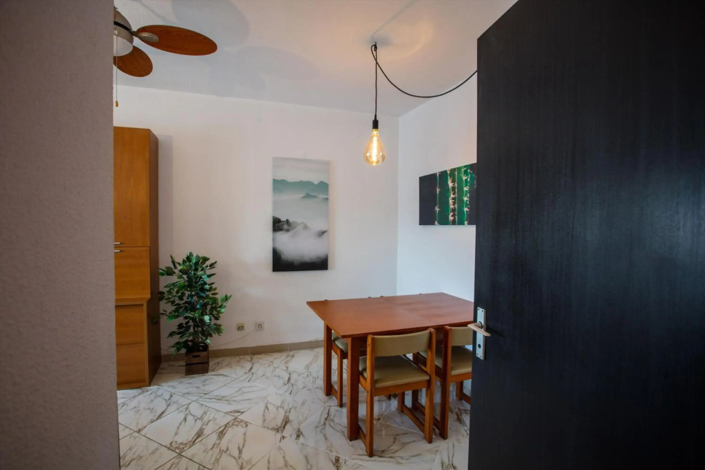 Apartment with balcony, airco & 3 min. from beach
