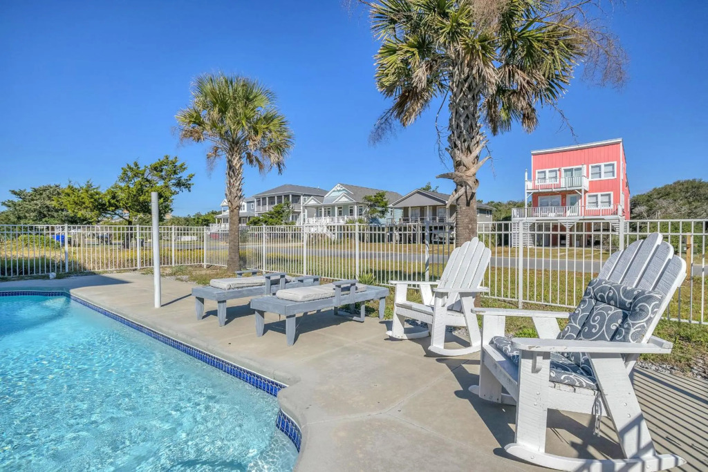 Conch Out by Oak Island Accommodations