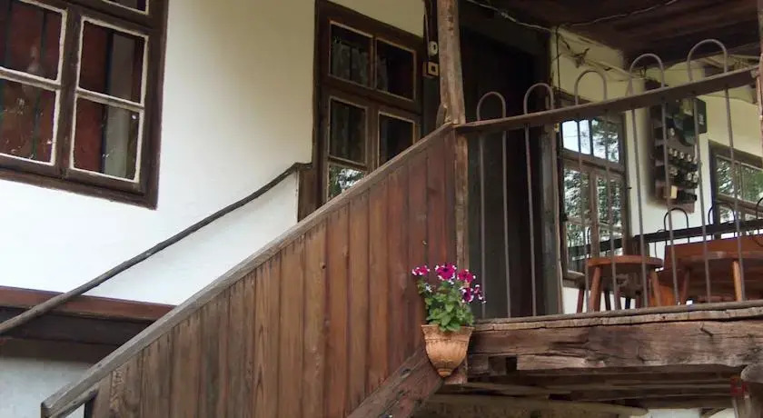 Sisters Trifonovi Guest House