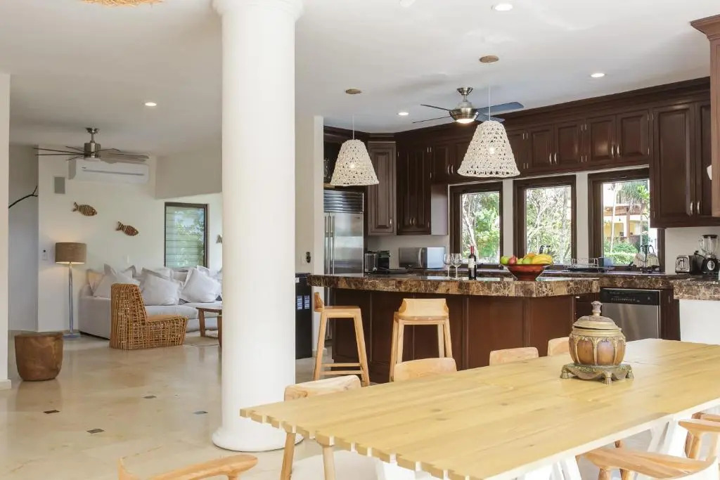 Steps to Best Beach VILLA UNICA 6Bedroom