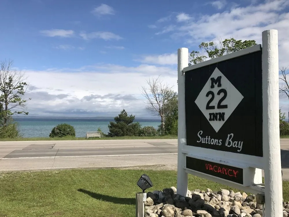 M-22 Inn Suttons Bay