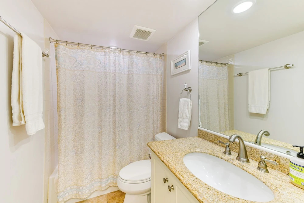 Condo w/ Gulf View! Walk to Redington Beach