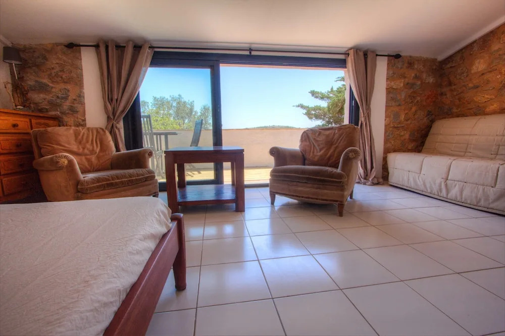 La Bergerie du Chateau de Fitou face à la mer, vue unique, piscine, wifi