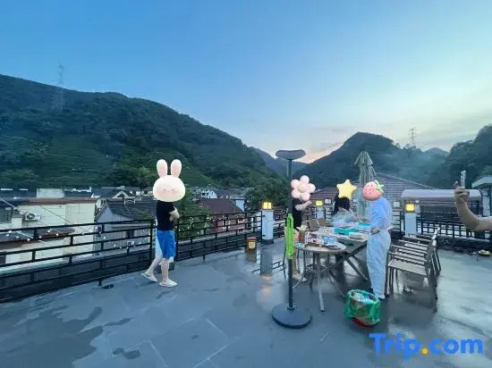 Hangzhou Guanshan B & B (Zhuantang Xishan National Forest Park Bailongtan Scenic Area)