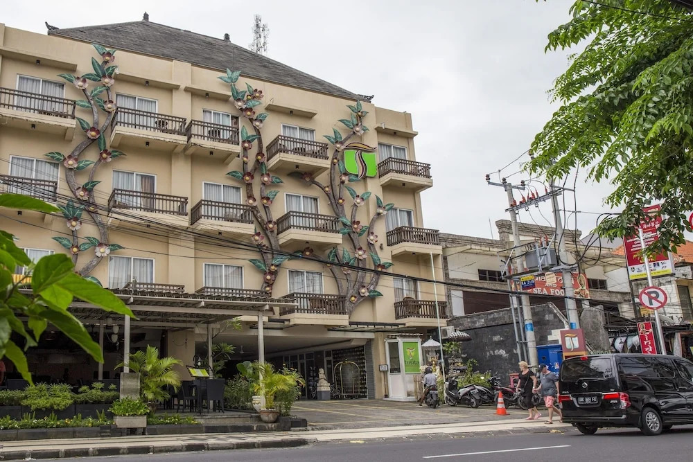 ZEN Rooms Kartika Plaza