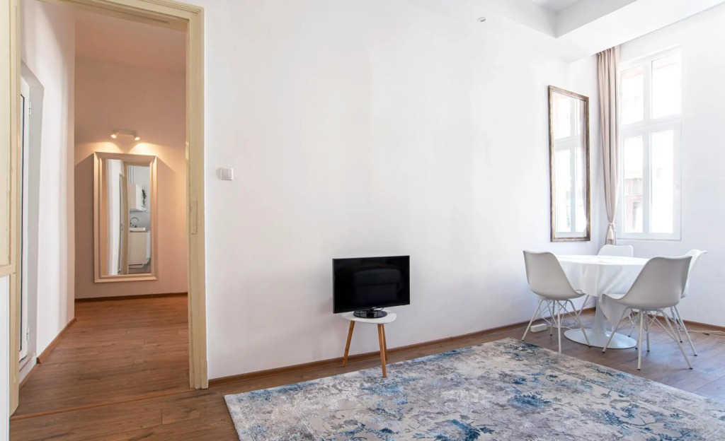 Supreme Luxury Top Central 1 Bedroom Apartment