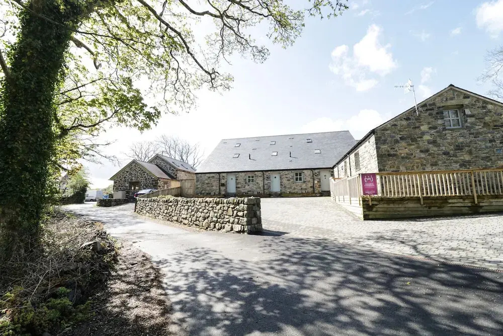 2 Pensyflog Barns