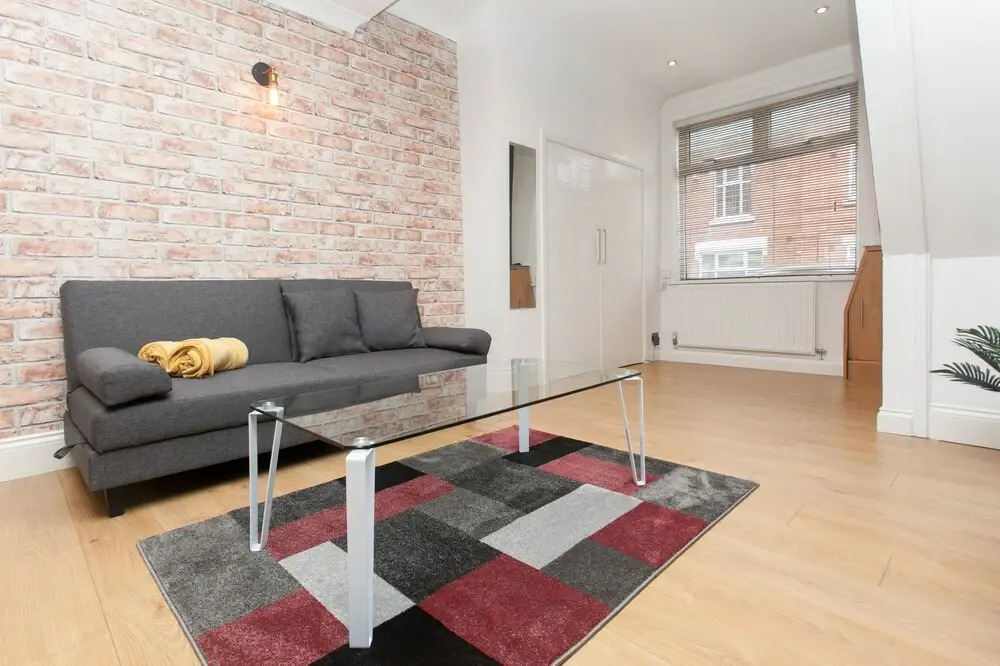 NEW Cosy 2BD Home Close To Centre Stoke On Trent