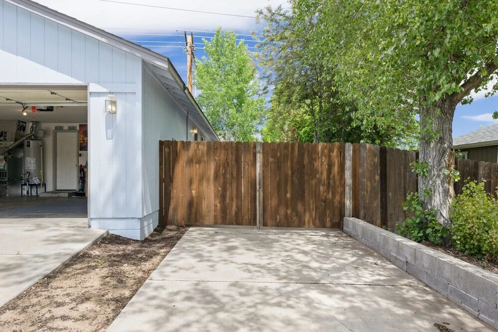 Dog-friendly Post Home With Private Hot Tub, Fire Pit, and BBQ on the Deck by Redawning