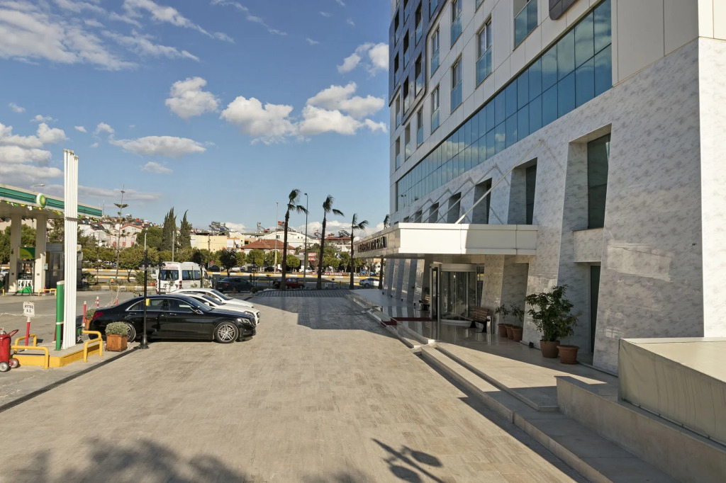 B Business Hotel & Spa