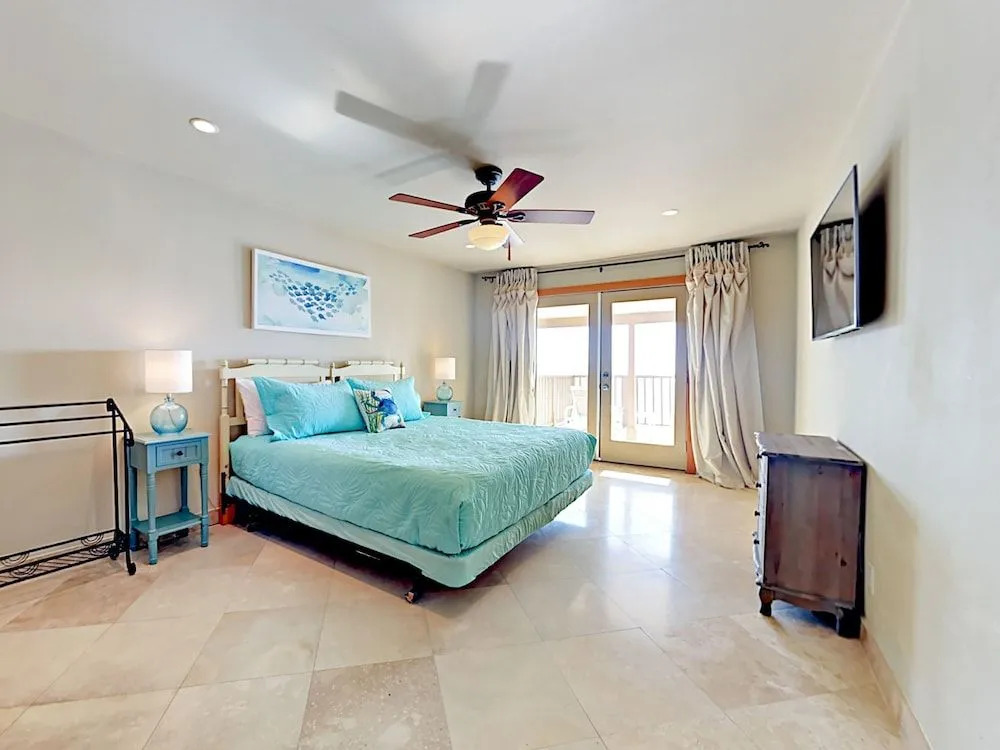 4br W/ Stunning Bay Views - Pool, Boat Slip 4 Bedroom Condo