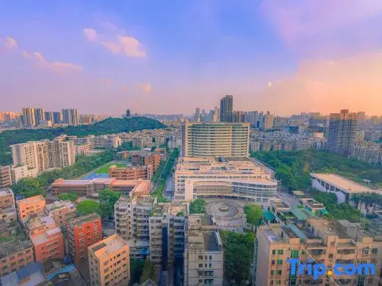 CityFront Horizon Hotel