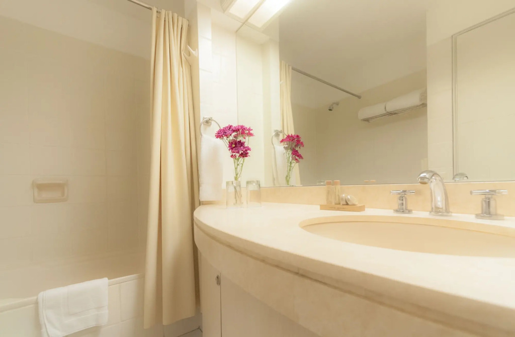Roosevelt Hotel & Suites