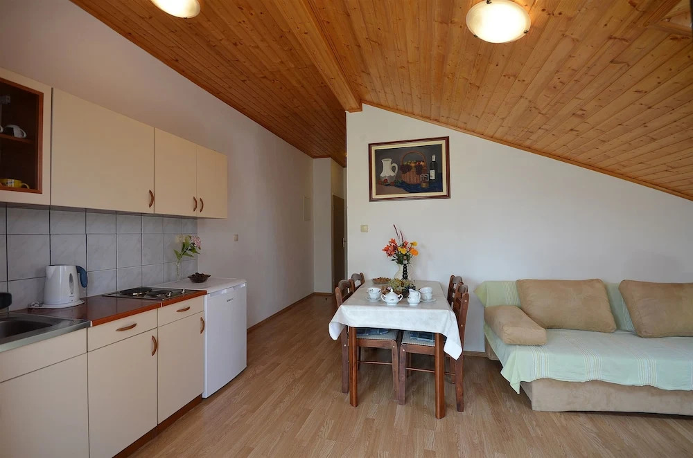 Apartment and Room Ivica