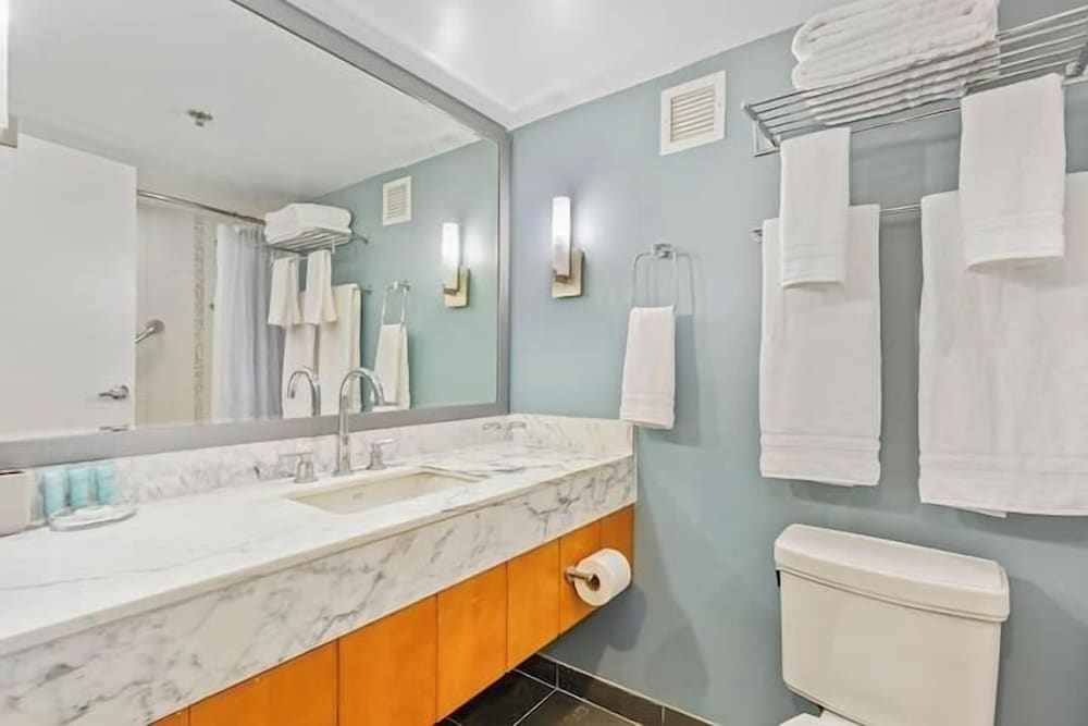 Stunning Ala Moana Studio Mtn View Balcony 2029