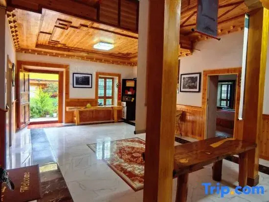 Sangdun Longzhu Homestay (Zhonglu Tibetan Village)