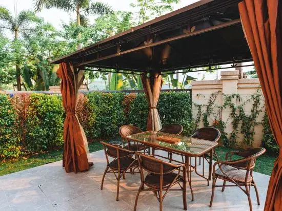 Xishuangbanna Jinghong Jinlong Jiarui Hot Spring Holiday Villa