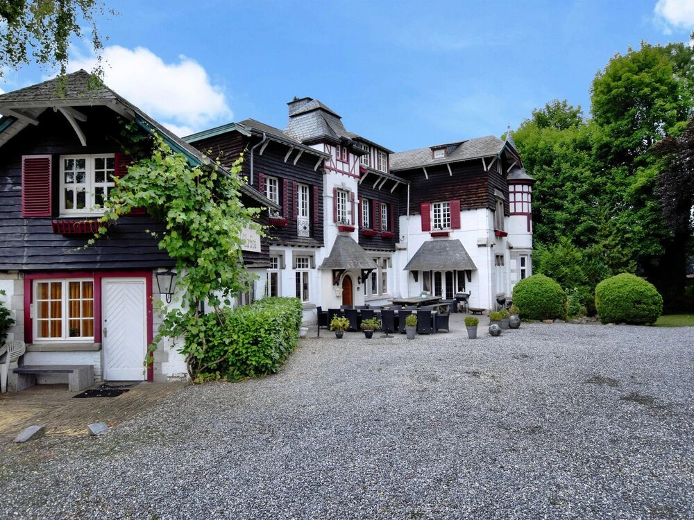 Beautiful, Authentic Group House With Modern Amenities in Mondain Spa