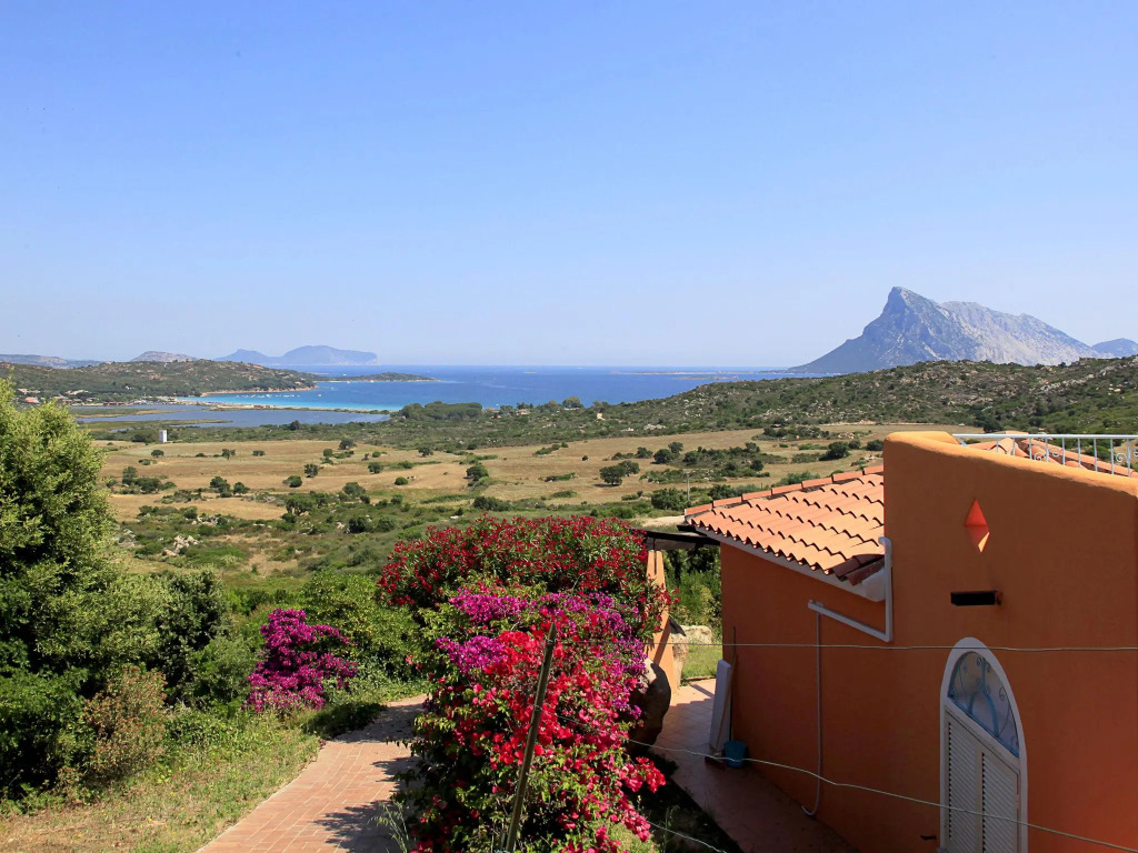 Detached villa with two bathrooms and beautiful sea view