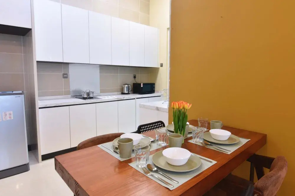 Cozy 1BR Suite at Tritower Steps to JB CIQ