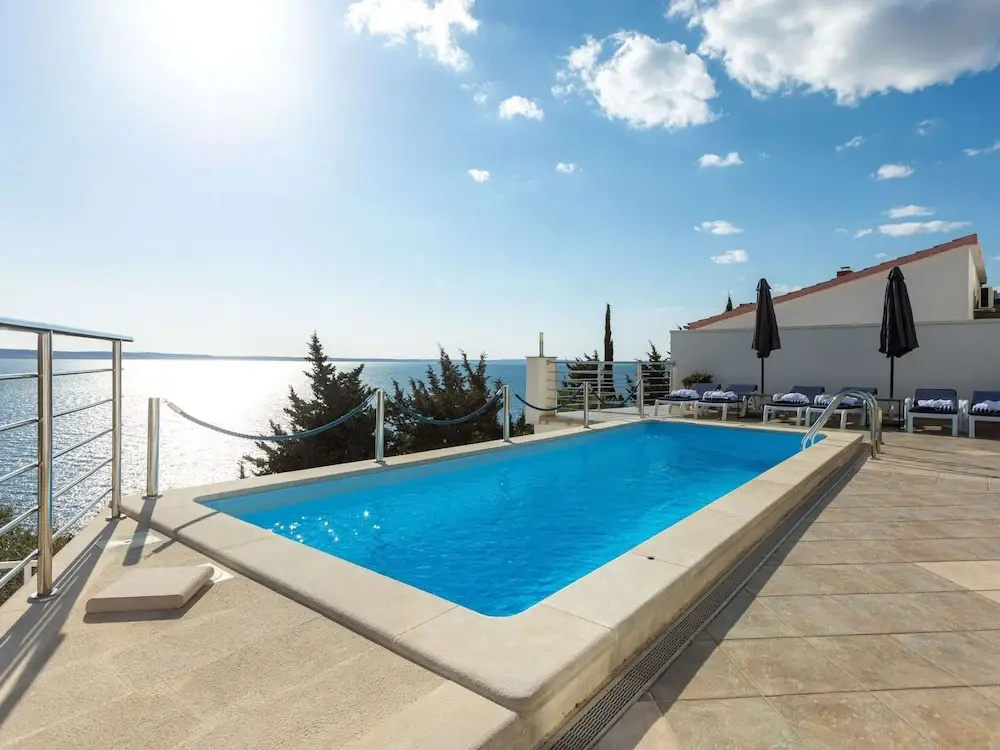 Luxury Apartment with heated pool in Starigrad