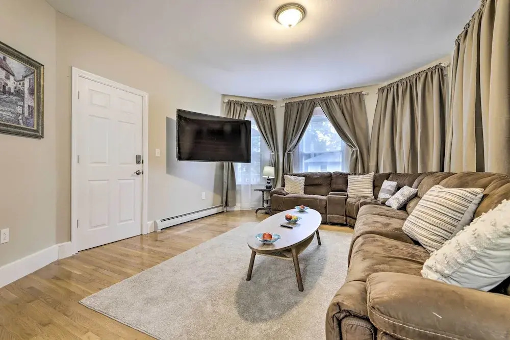 2 Mi to Downtown: Springfield Apt w/ Balcony!
