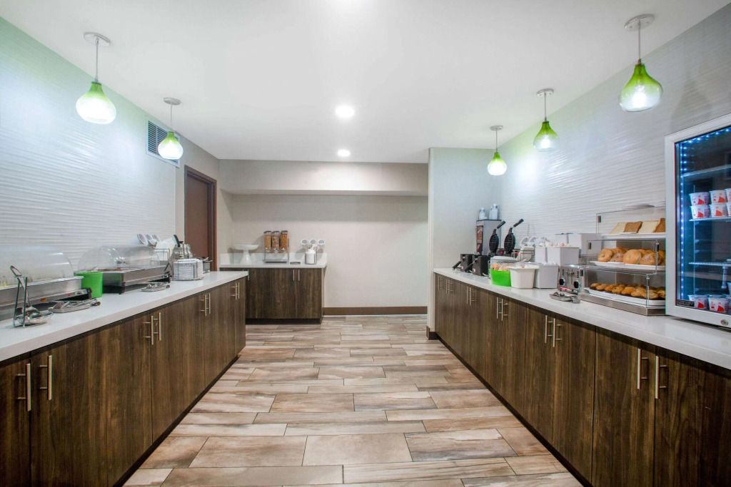 La Quinta Inn & Suites by Wyndham St Louis Hazelwood North