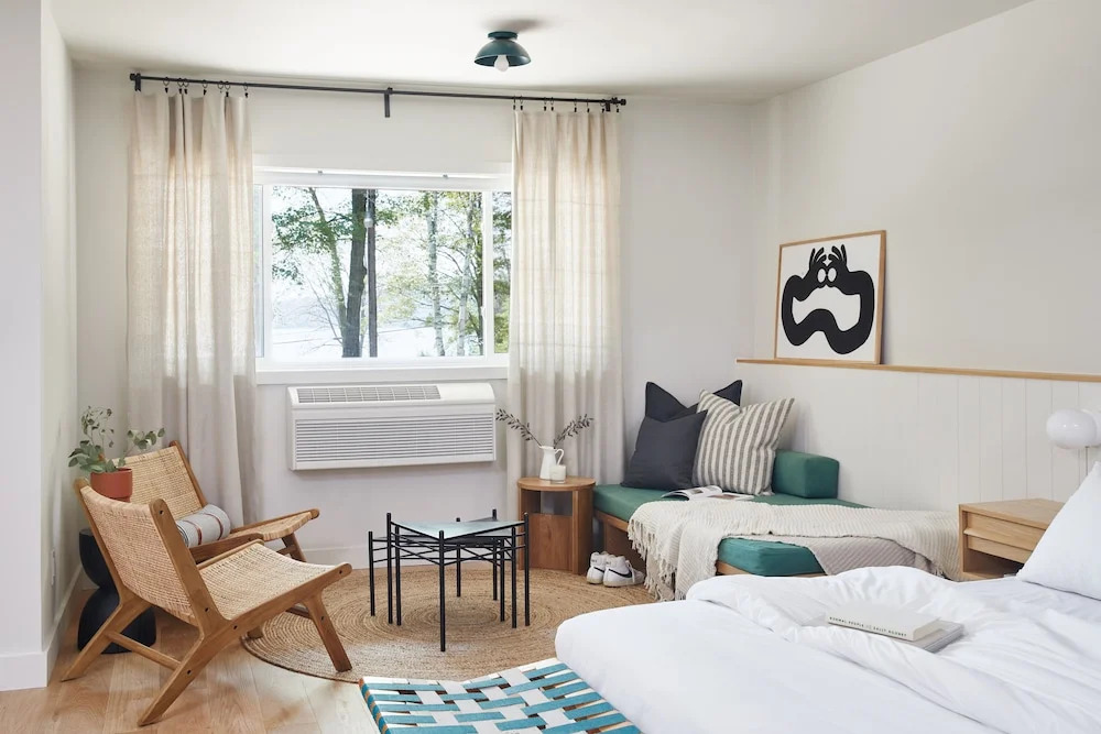Somewhere Inn Calabogie Boutique Hotel