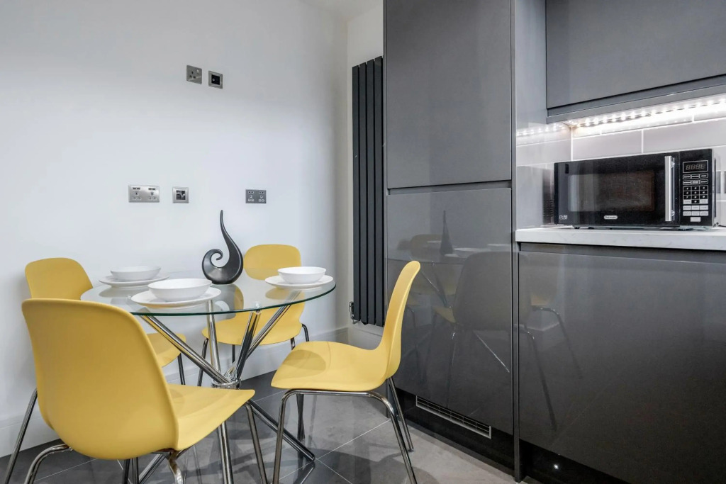 3 Bedroom Apartment in Stratford City