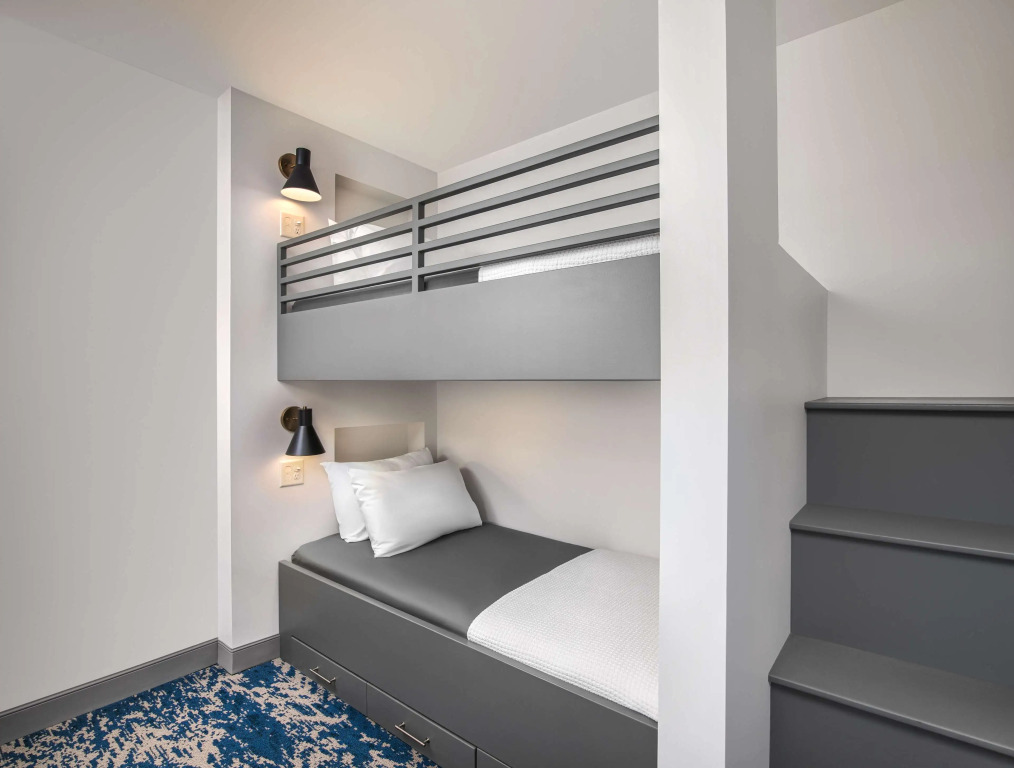 Hotel Elkhart, Tapestry Collection By Hilton