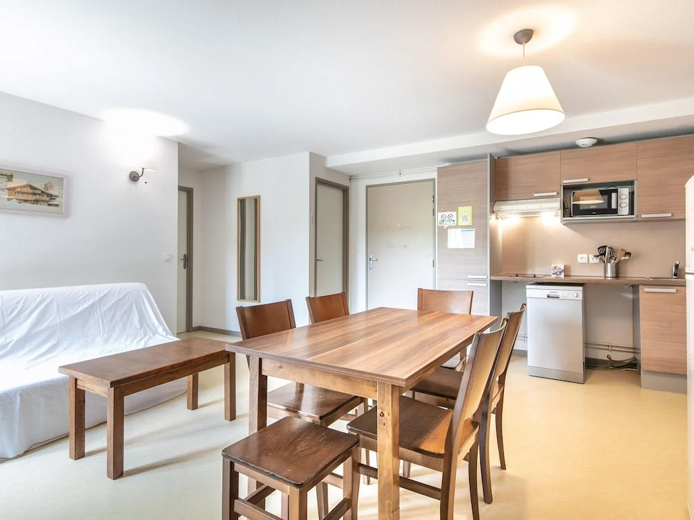 1-bedroom Apartment for Family of 6