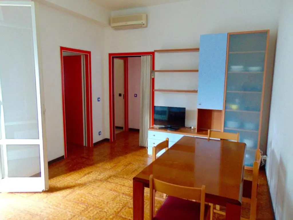 M245 - Marcelli, trilocale con terrazzo e a/c