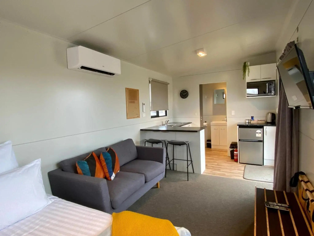 Stunted Totara, Unit 3