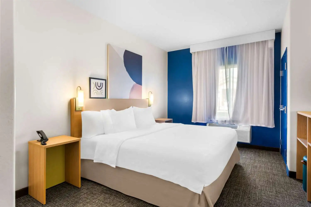 Spark by Hilton Pearland (H)