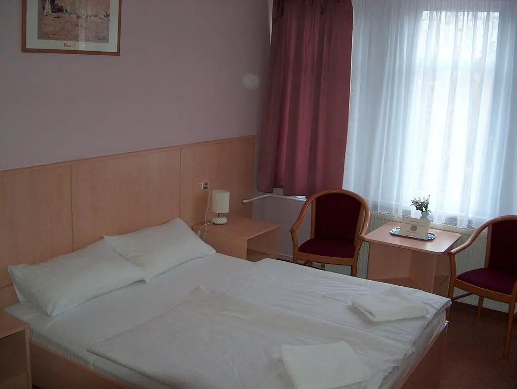 D-Hotel