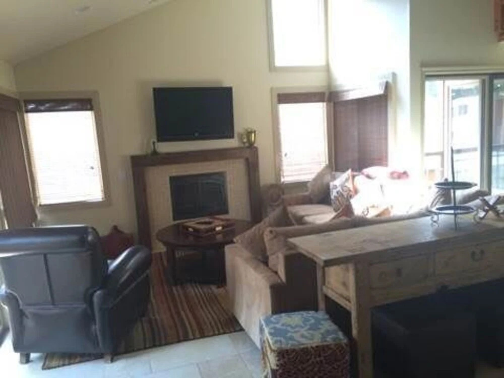 Mountainback 54 Loft Corner 3 Br Home by Redawning