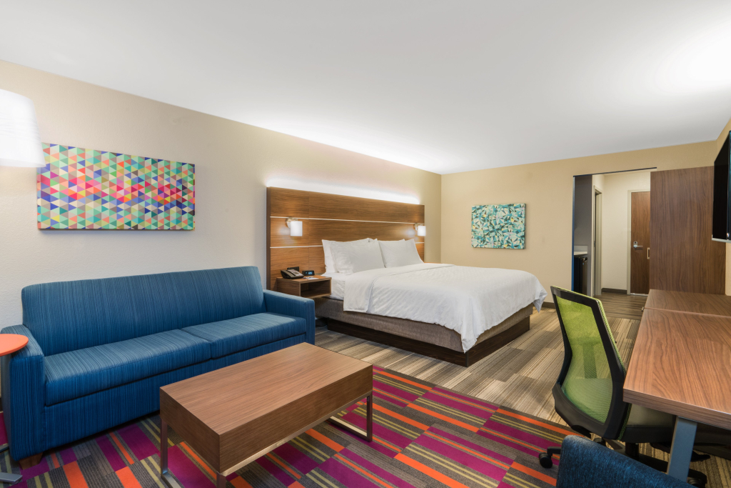Holiday Inn Express & Suites Lake Havasu - London Bridge by IHG
