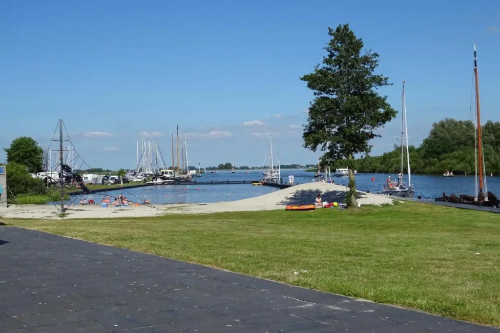 vakantiehuisgalamadammen met ligplaats boot