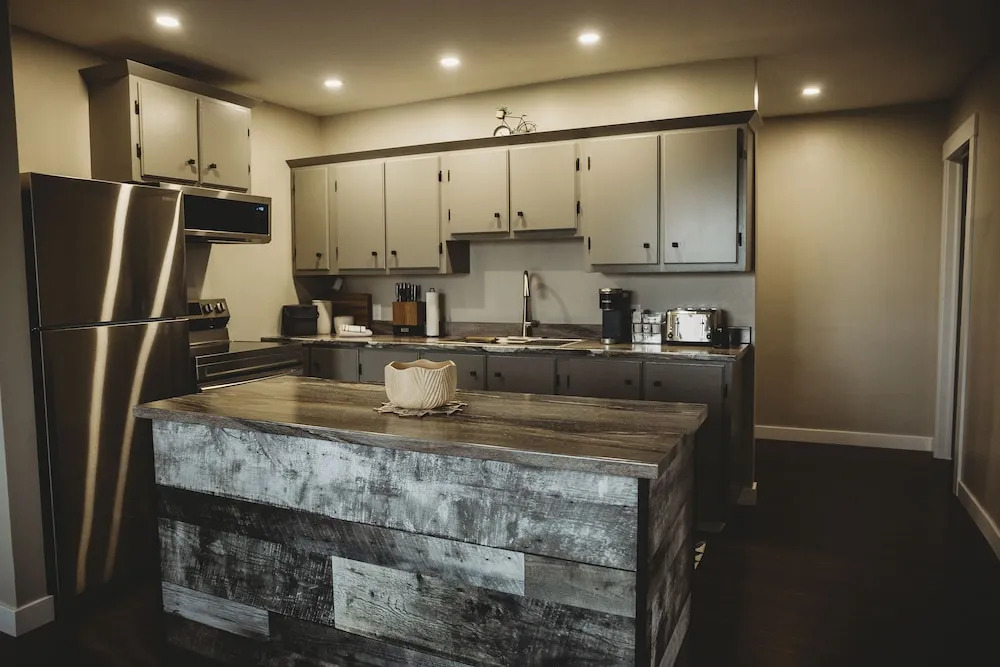 Riverside Suites