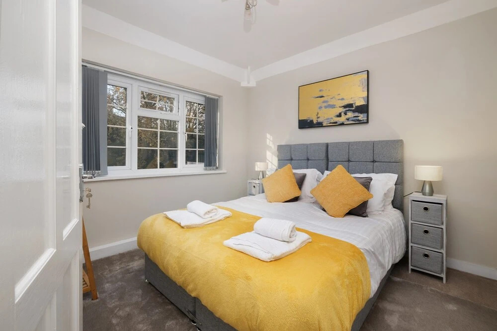Delightful House 4 bed 2 bath  - Parking