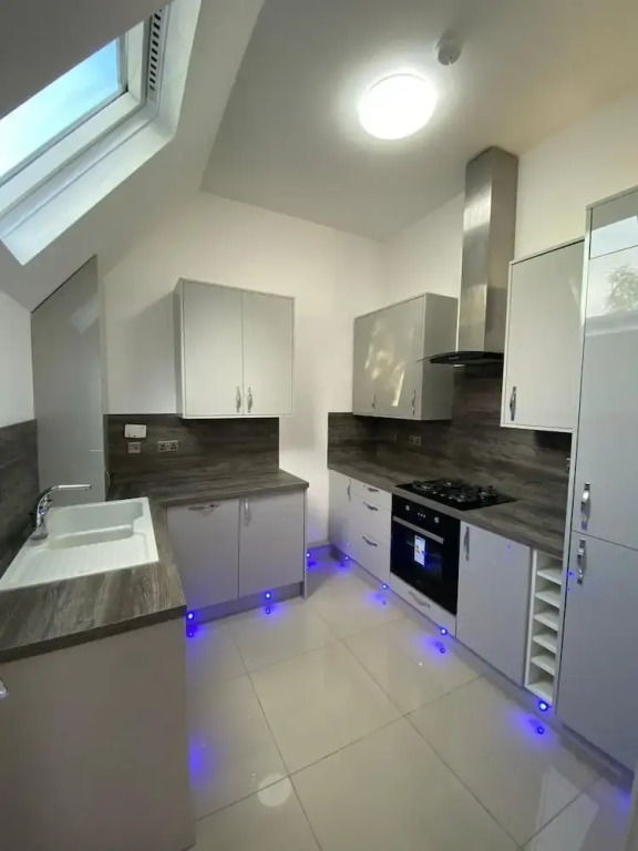 Remarkable 2-bed Penthouse in Wolverhampton
