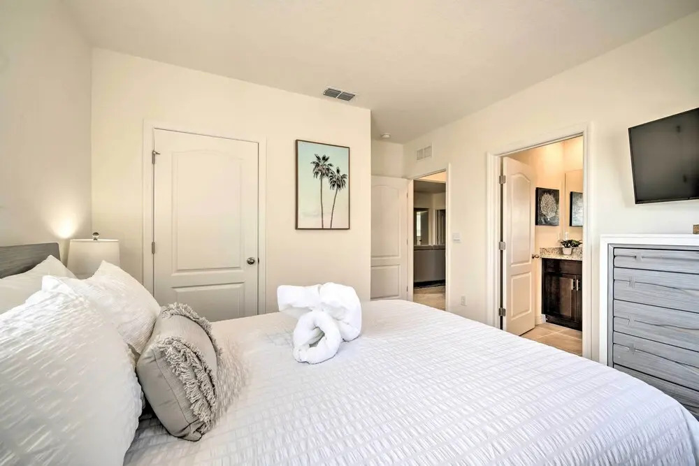 Private Pool & Resort Perks: Home in Davenport