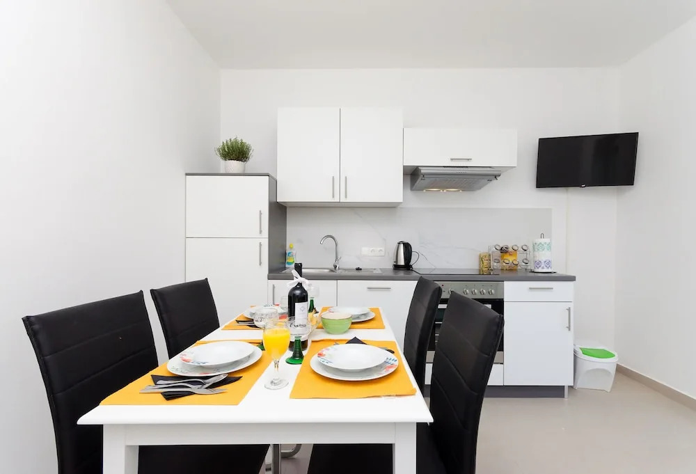 Apartments and Rooms Bianca