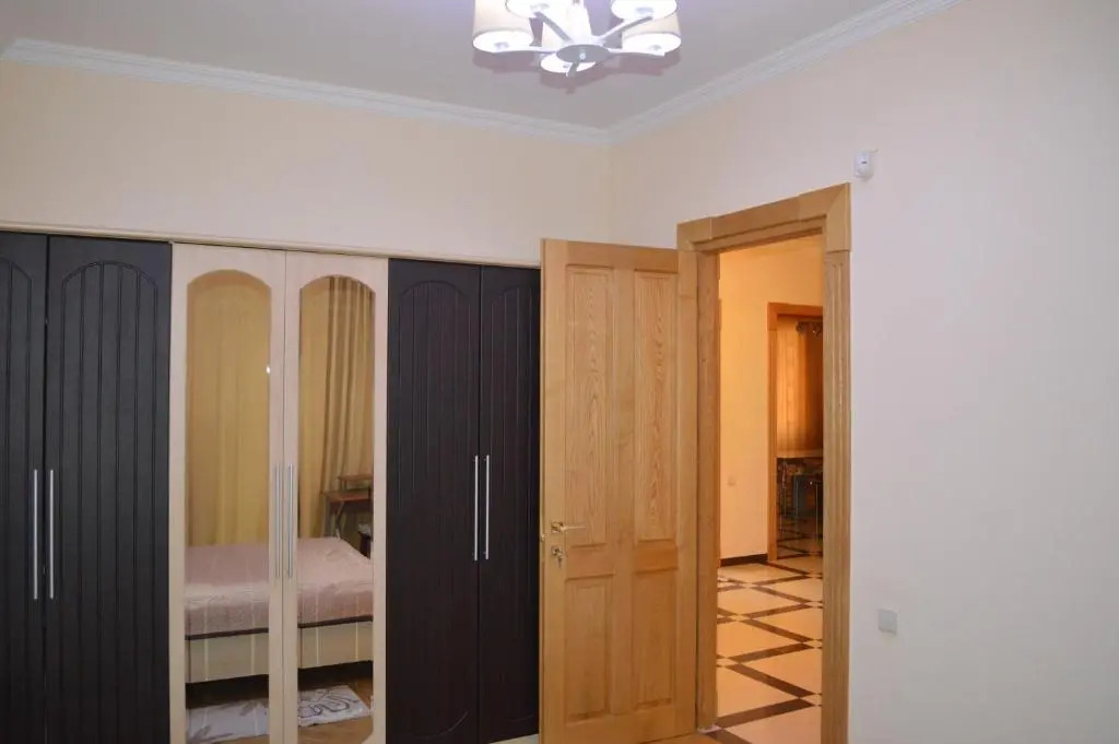 Mtatsminda Str 27(Ex. Dimitri Kipiani Str 35)