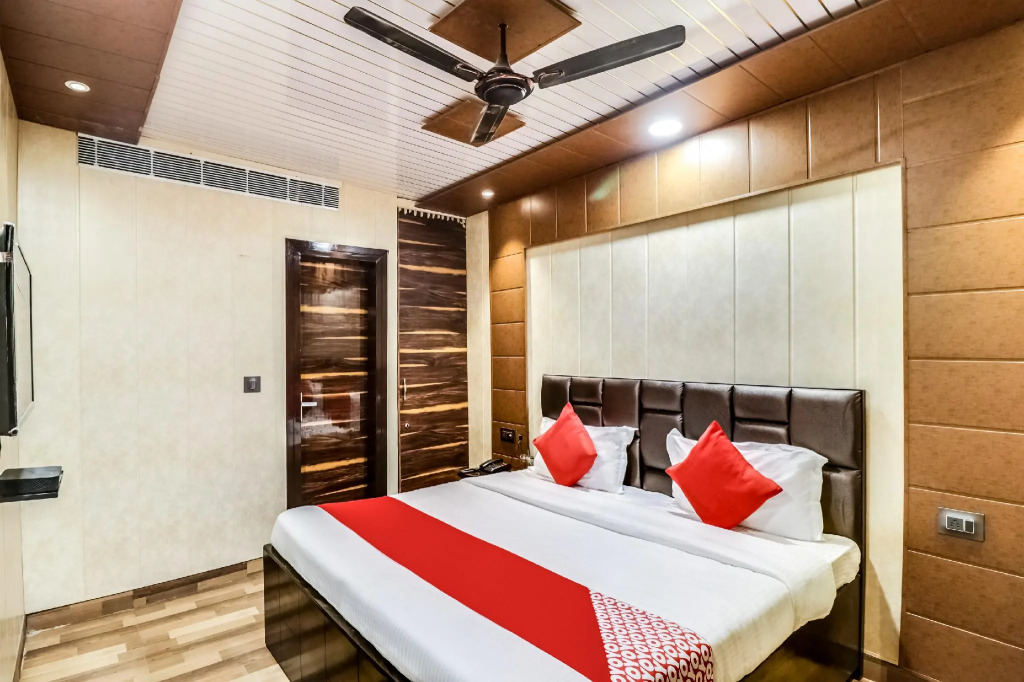 OYO 65601 JPS Galaxy Hotel